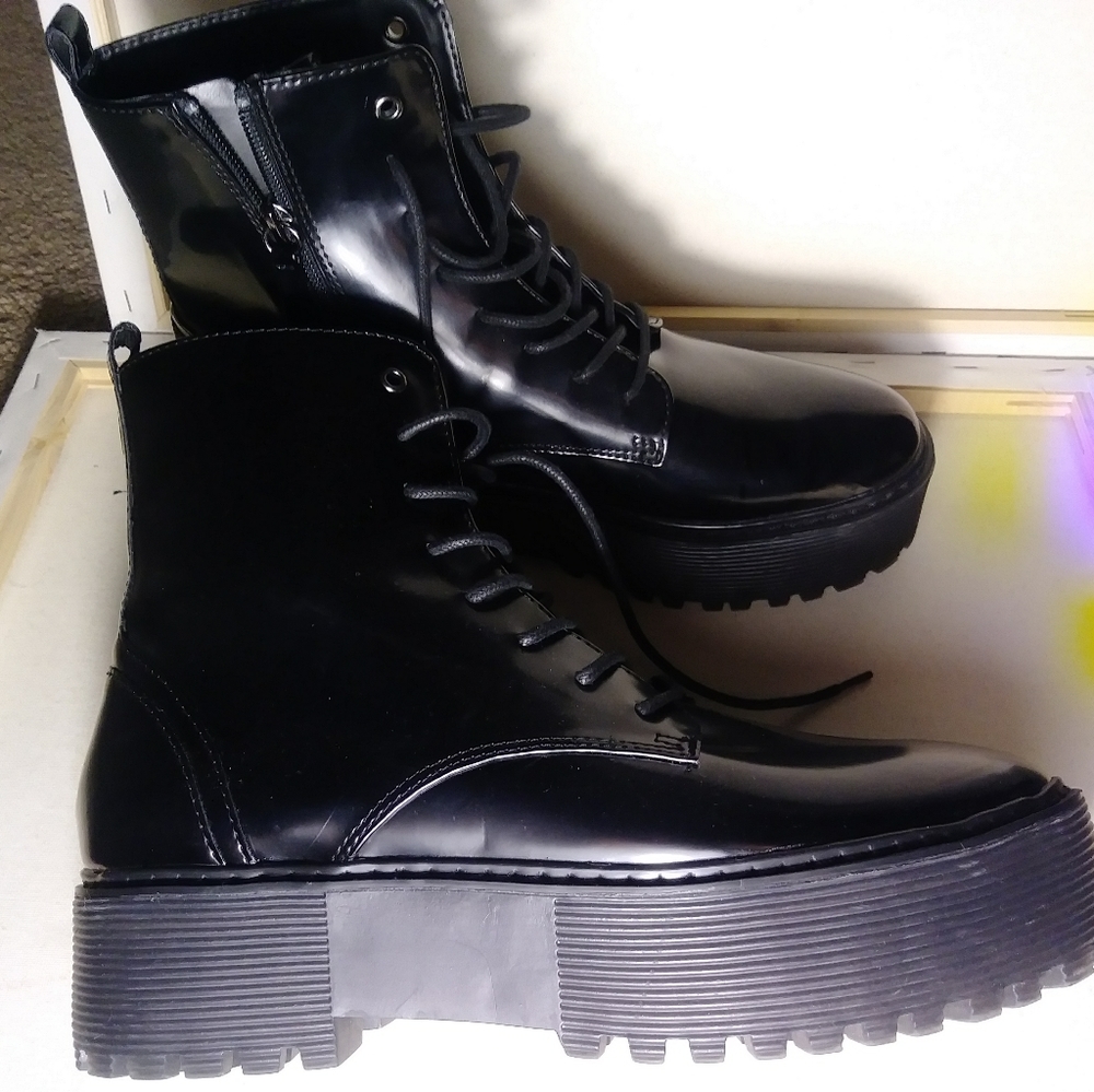 Bershka black boots!!